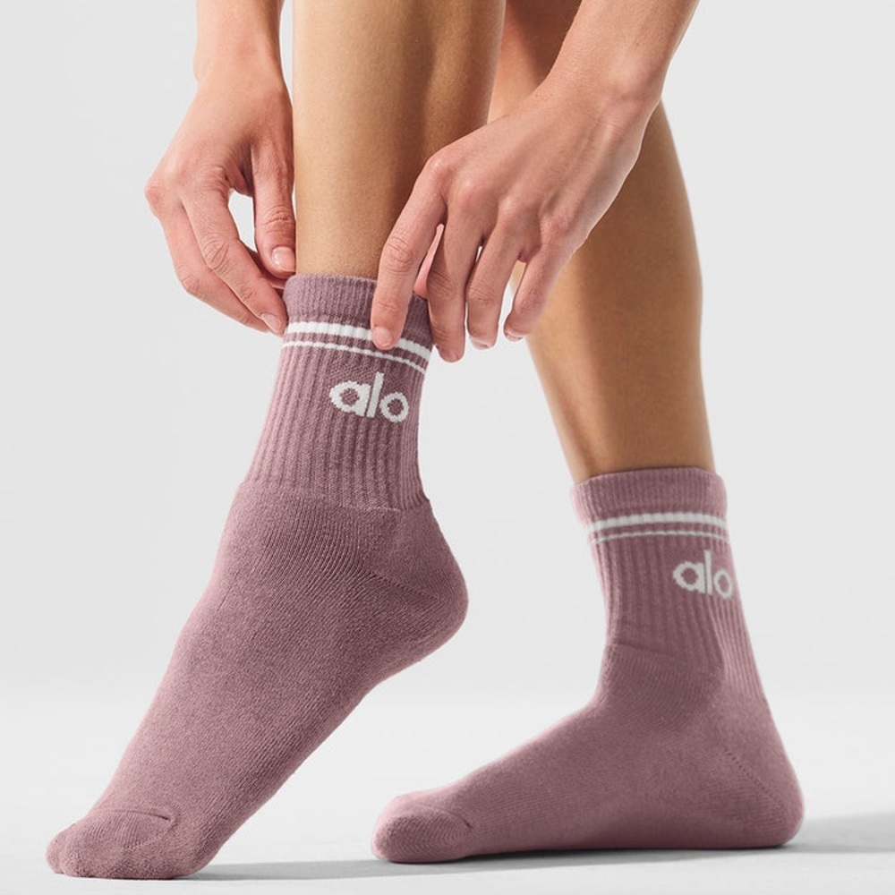 Alo Yoga Half-Crew Throwback Sock – Smoky Quartz / White (Size M)